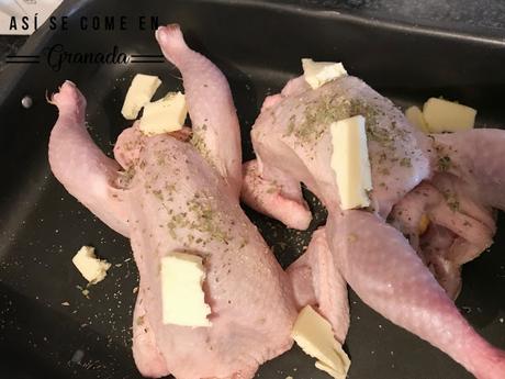 Picantones a la naranja con fruta confitada