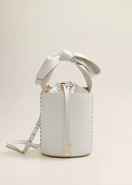 SEASONAL TRENDS; EL BOLSO BLANCO.-