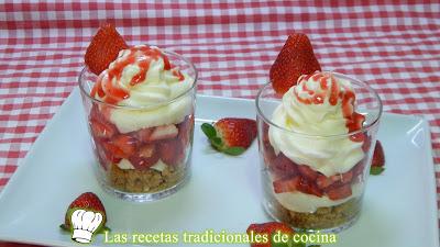 Cómo hacer vasitos de tarta de queso con fresas