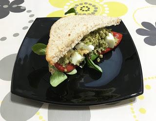 Sándwich vegetal con aguacate