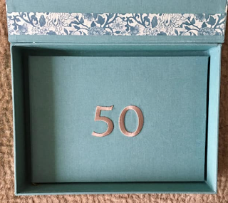 Conjunto de libro y caja para 50 cumpleaños