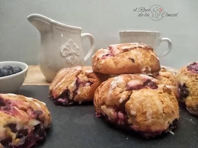 Scones con arándanos y limón con glaseado de limón