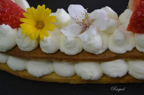 Tarta corazón de galleta y nata Tarta corazón de galleta y nata