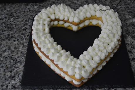 Tarta corazón de galleta y nata