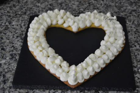 Tarta corazón de galleta y nata