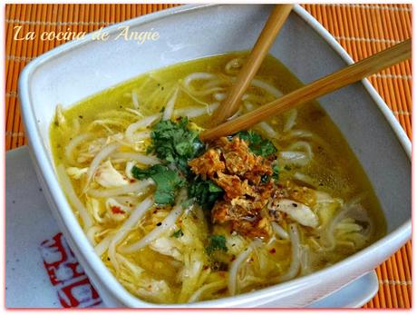 SOPA DE NOODLES CON POLLO ESTILO THAI (kuay tiew)