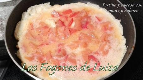 TORTILLA FRANCESA CON TOMATE Y SALMÓN MARINADO