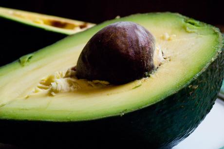 beneficios del aguacate