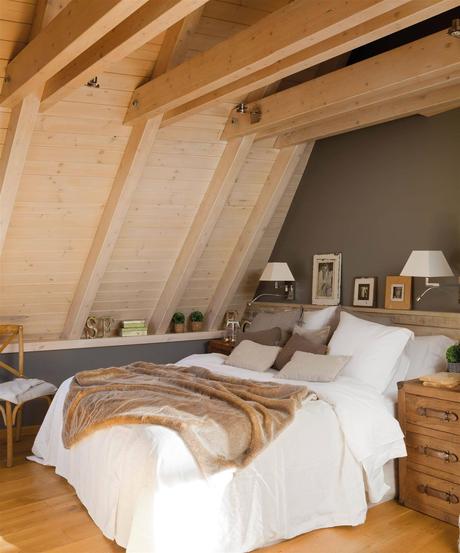 dormitorio-con-pavimento-de-tarima-maciza-de-madera-de-roble-y-techo-de-madera-de-pino 108fbd32 1663x2000. El romanticismo del gris y la madera