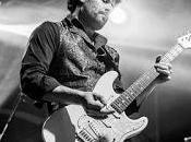 José Azul (Joe): guitarra elevada máxima potencia