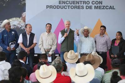 ENTREGA ALFREDO DEL MAZO APOYOS PARA INCREMENTAR LA PRODUCCIÓN DE MEZCAL EN EL EDOMÉX