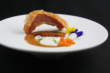 Sopa de Ajo con Huevo a Baja Temperatura, Tierra de Ibérico y Torrezno de Soria