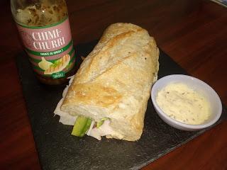 BOCADILLO DE PAVO CON MAYONESA CHIMICHURRI