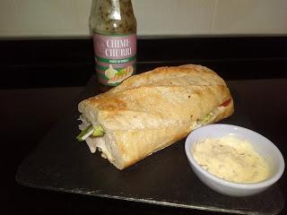 BOCADILLO DE PAVO CON MAYONESA CHIMICHURRI