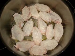 ALITAS CON SALSA CHIMICHURRI ALITAS CON SALSA CHIMICHURRI