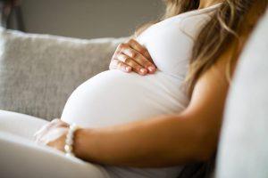 La extraña petición de un médico a paciente embarazada para que no tenga más hijos