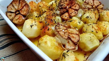 Codornices con papas al ajillo