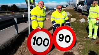 Sólo adelantas a los ciclistas ... by Mark de Zabaleta