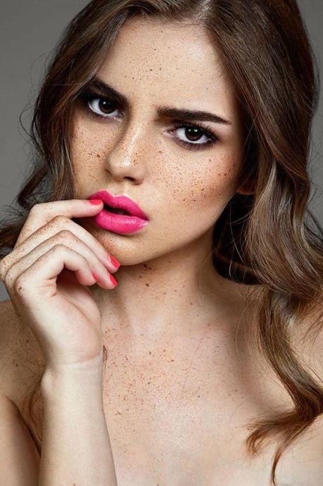 Maquillajes con labial rosa