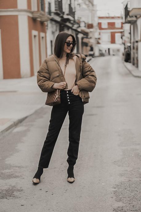 mom jeans negros look con mom jeans