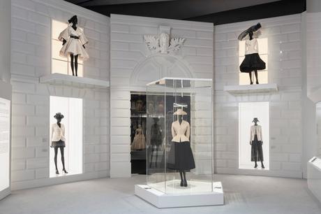 Dior exhibe en el museo Victoria & Albert de Londres