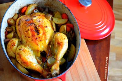 POLLO AL HORNO CON PATATITAS, ZANAHORIAS Y CHAMPIÑONES