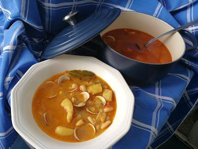HABICHUELAS CON SEPIA Y ALMEJAS
