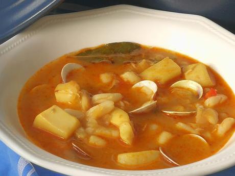 HABICHUELAS CON SEPIA Y ALMEJAS