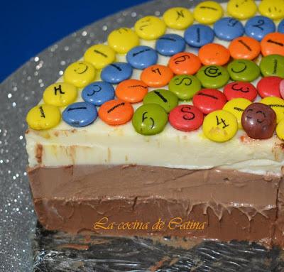 Tarta de tres chocolates con lacasitos