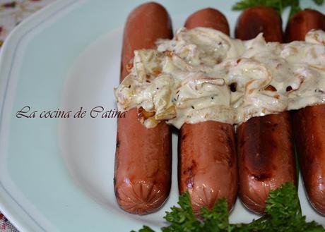 Salchichas con salsa de cebolla