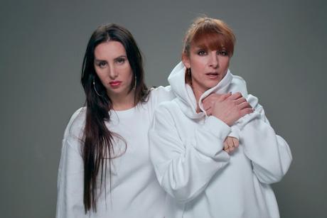 Actuación conjunta de Mala Rodríguez y Najwa Nimri en Madrid la víspera del Día Internacional de la Mujer