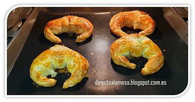 Croissants de espinacas, queso de cabra y cebolla caramelizada