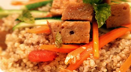 Quinoa con seitán a la menta