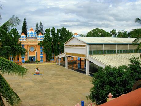 Haciendo Dios nuestro primer recurso - una experiencia con Sri Sathya Sai Haciendo Dios nuestro primer recurso - una experiencia con Sri Sathya Sai