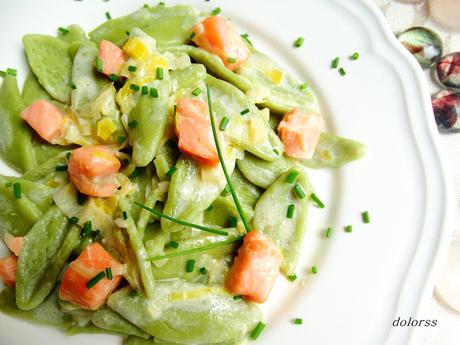 Pasta de espinacas a la crema con salmón Pasta de espinacas a la crema con salmón