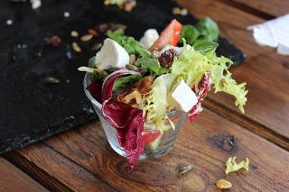 Ensalada con fresa y queso de cabra Ensalada con fresa y queso de cabra