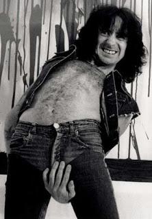39 años sin Bon Scott, el poeta sucio del rock and roll.