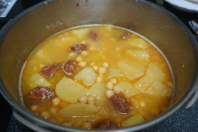 Garbanzos con chorizo en olla exprés