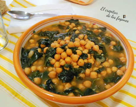 POTAJE DE GARBANZOS Y ESPINACAS CON SOFRITO DE TOMATE POTAJE DE GARBANZOS Y ESPINACAS CON SOFRITO DE TOMATE