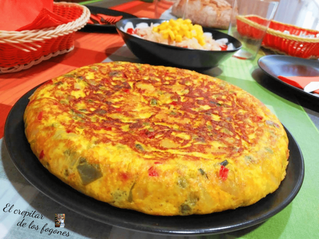 TORTILLA DE PATATAS CON CEBOLLA CARAMELIZADA TORTILLA DE PATATAS CON CEBOLLA CARAMELIZADA
