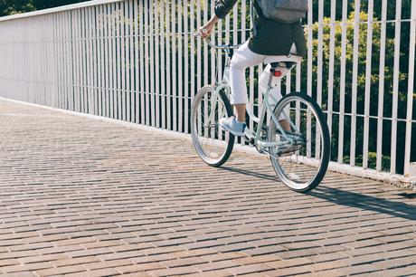 woman-legs-riding-bike ▷ 5 maneras de ser un mejor viajero en 2019