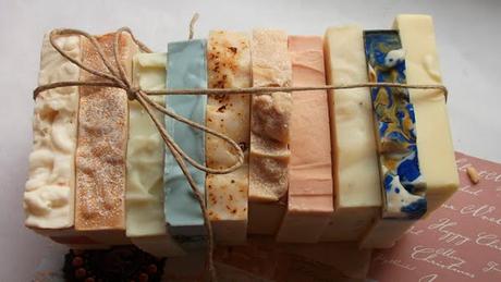 Regalando jabón....