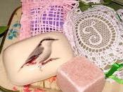 Regalando jabón....