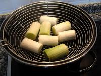 Puerros rellenos en ensalada con vinagreta a las hierbas