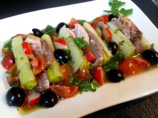 Puerros rellenos en ensalada con vinagreta a las hierbas