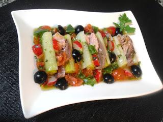 Puerros rellenos en ensalada con vinagreta a las hierbas