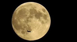 ¿Por qué la luna se aleja de la tierra? ¿Por qué la luna se aleja de la tierra?