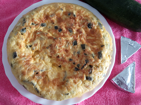 Tortilla de calabacín y quesitos Tortilla de calabacín y quesitos