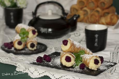 Canutillos o Cañas Fritas Rellenas de Crema Pastelera