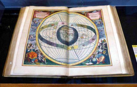 Los sistemas del mundo en la Biblioteca Nacional de Austria en Viena Los sistemas del mundo en la Biblioteca Nacional de Austria en Viena